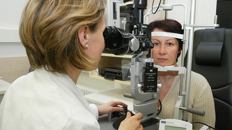 Alternative zur Brille: Operation kann Alterweitsichtigkeit ausgleichen