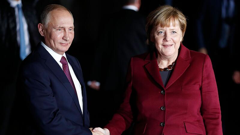 Die Freundschaft und das Gas: Putin heute bei Kneissl-Hochzeit und Merkel