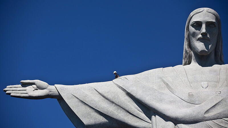 Wahrzeichen und Beschützer Cristo in Rio ist 90