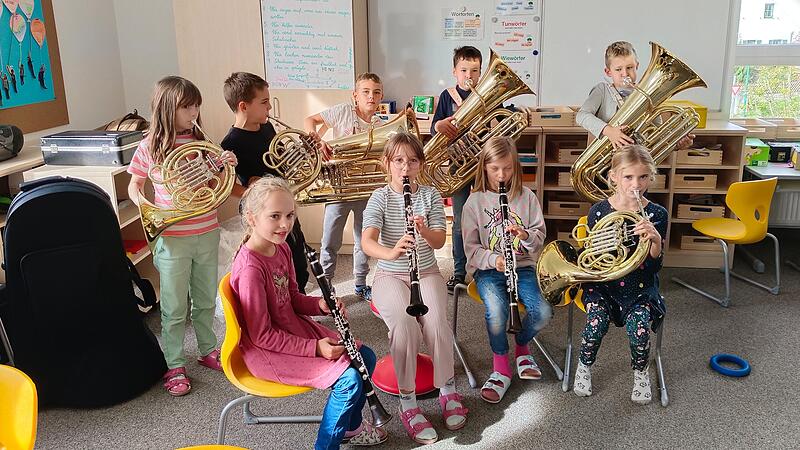 Oeppinger Volksschüler lernen in erster Bläserklasse, miteinander zu musizieren