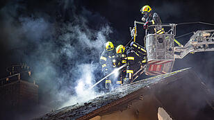 Wohnhaus in Flammen: Großbrand in Scharten forderte Feuerwehren