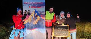 Um kurz vor zwei Uhr nachts hat Michael Retzinger die Everesting-Challenge geschafft.
