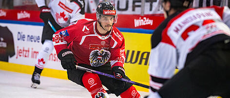 Lukas Haudum im ÖEHV-Teamdress - führt sein Weg über die Eishockey-WM in Prag nach München?