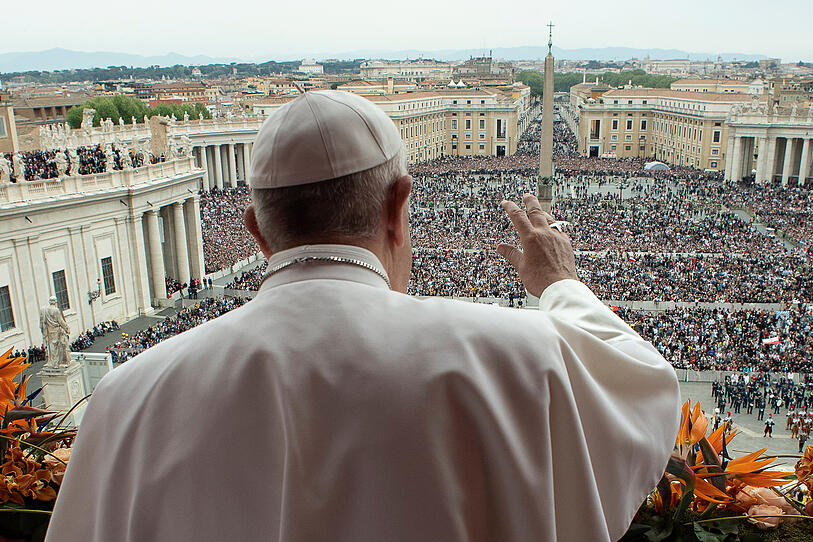 Papst feiert Ostermesse am Petersplatz