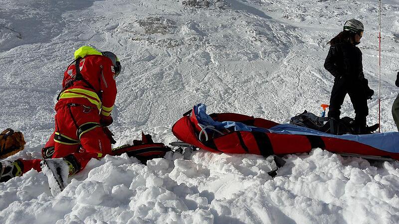 Kameraden retteten Skitourengeher aus Mondsee am Dachstein aus Lawine