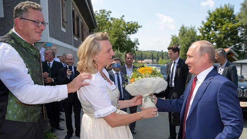 Putin-Show bei Hochzeit der Außenministerin