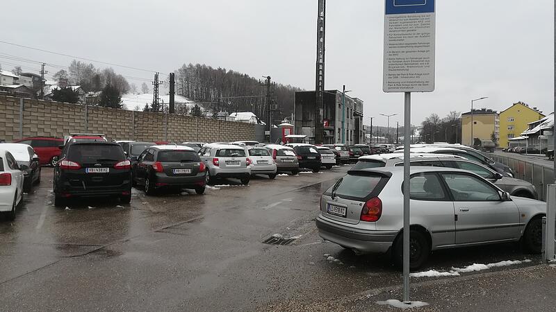 Dauerparker am Bahnhof Vöcklabruck sollen bald Geschichte sein