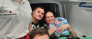 Geburt im Rettungsauto: Mutter und Kind wohlauf