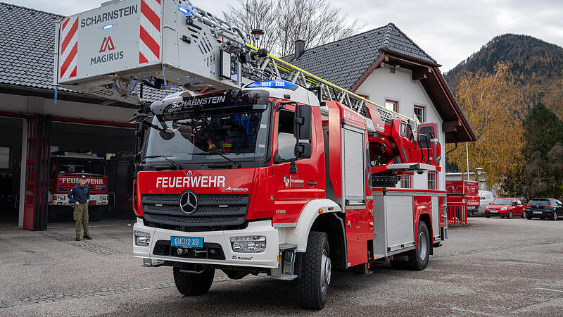Neue Drehleiter für die Feuerwehr in Scharnstein