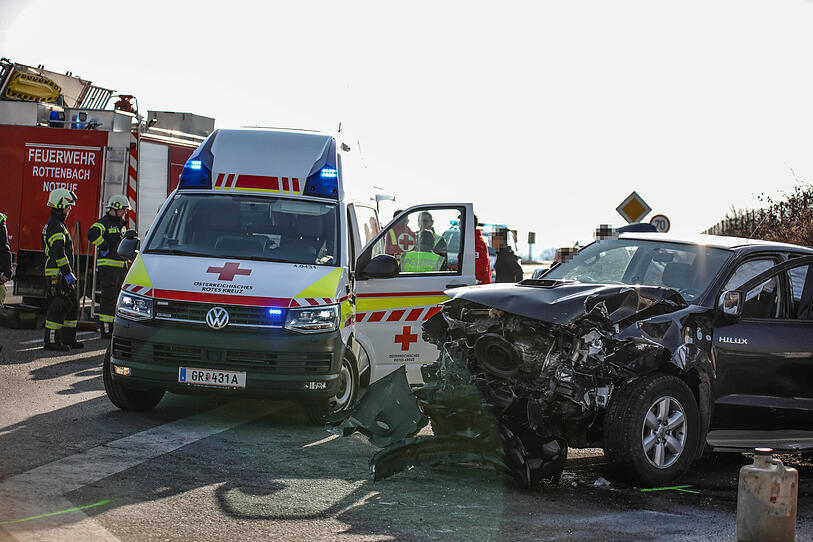 Sechs Verletzte bei Verkehrsunfall in Rottenbach